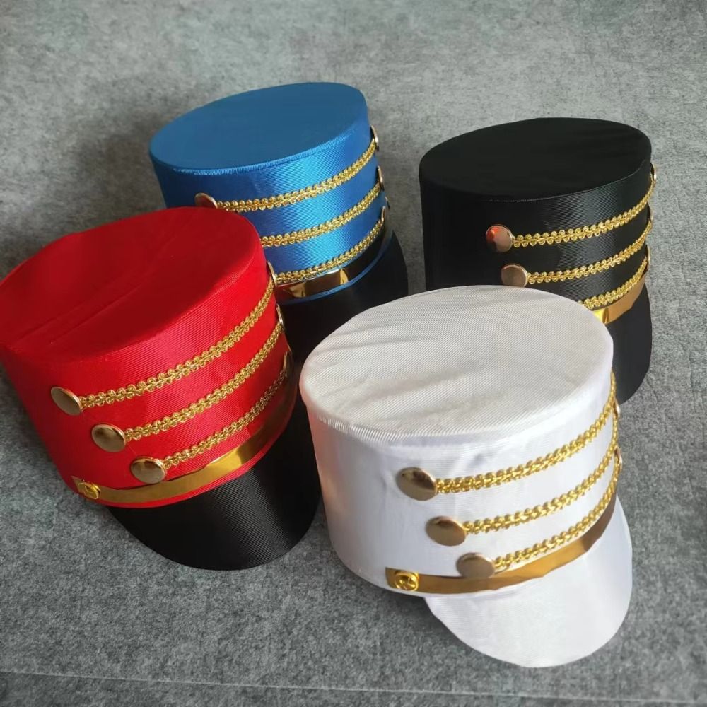 Photography Major - Topi marching band dengan hiasan emas,